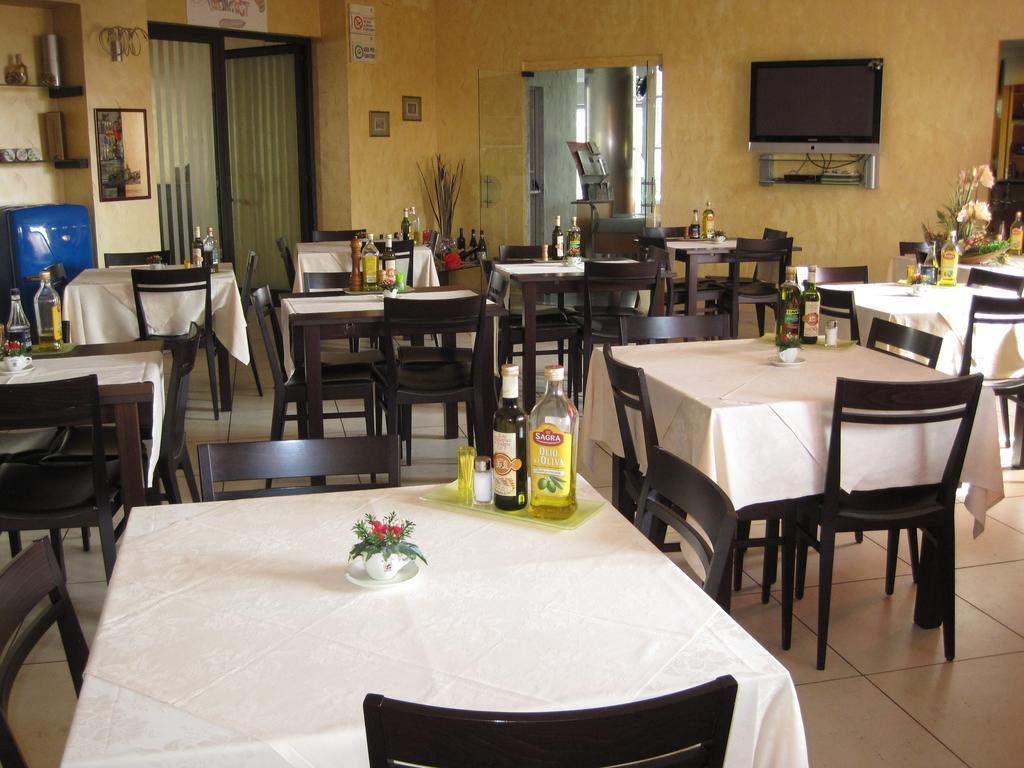 Hotel Italia Carmagnola Esterno foto