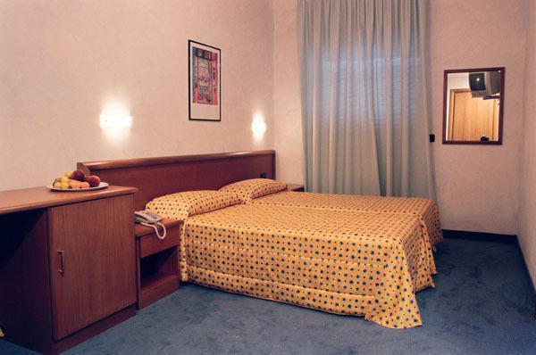 Hotel Italia Carmagnola Camera foto
