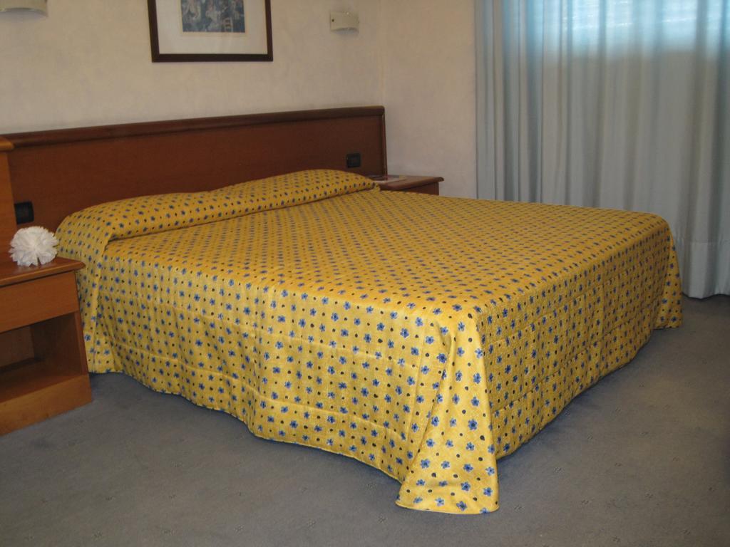 Hotel Italia Carmagnola Camera foto