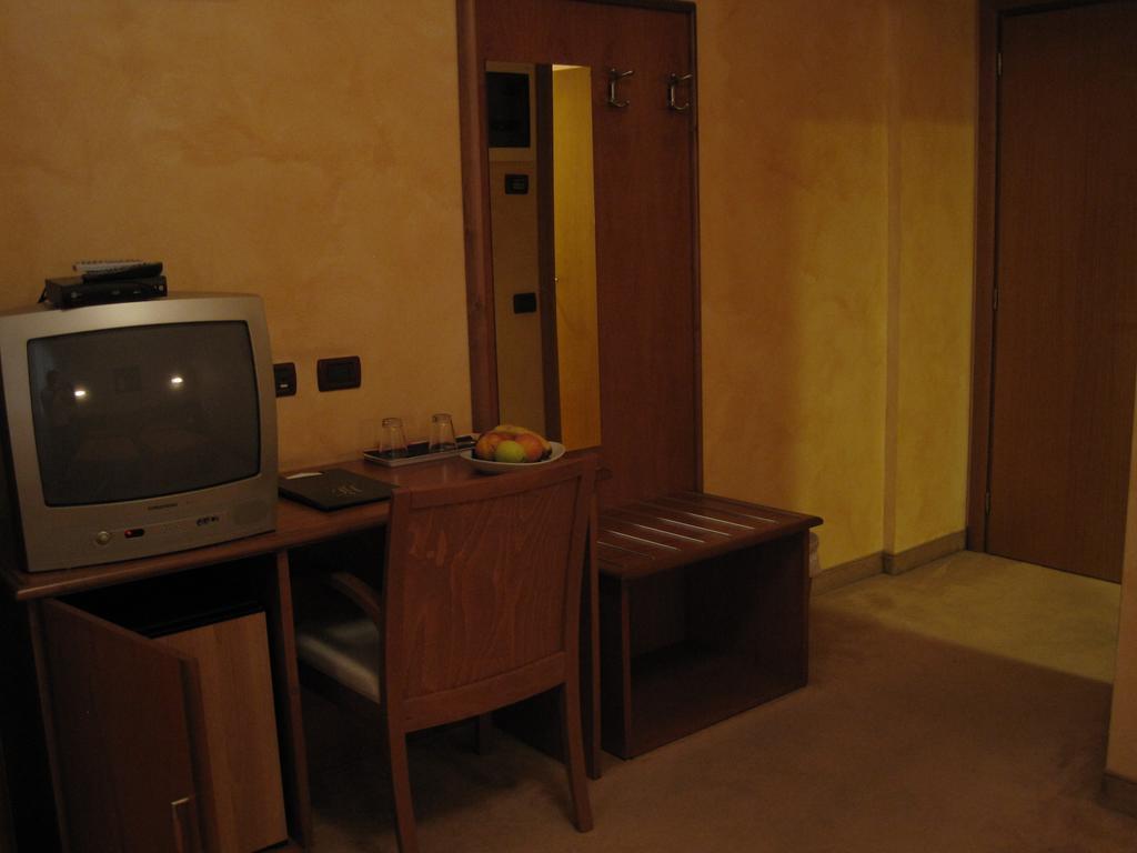 Hotel Italia Carmagnola Camera foto