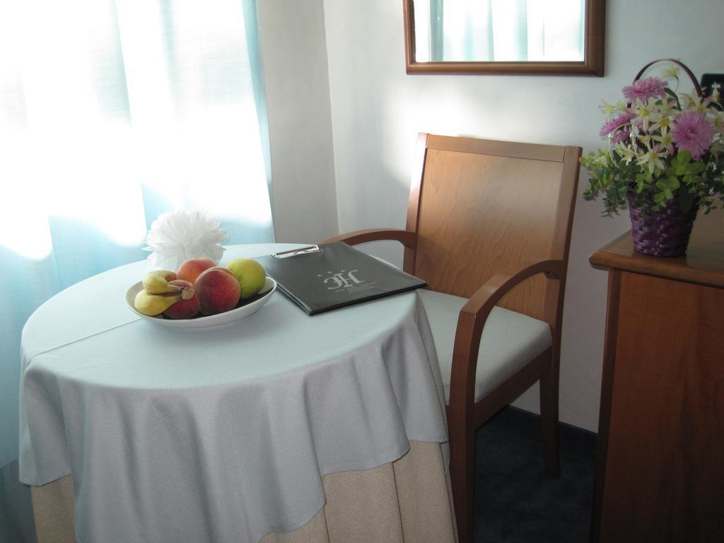 Hotel Italia Carmagnola Camera foto