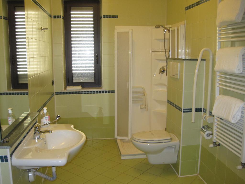Hotel Italia Carmagnola Camera foto